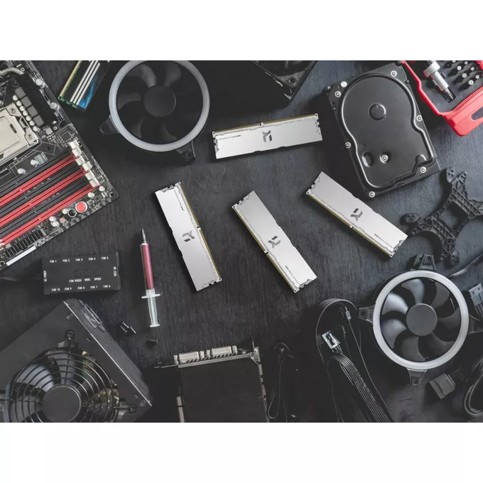 GOODRAM Pamięć DDR4 IRDM PRO 16/4000 (1*16GB) 18-22-22 biała